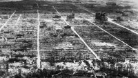 Pihak penyerangnya adalah AS, bom nuklir dijatuhkan di Hiroshima pada 6 Agustus 1945 dan di Nagasaki pada tiga hari kemudian. Keystone/Getty Images.