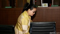 Dalam pertimbangannya, hakim mengatakan, surat dakwaan yang disusun oleh JPU KPK telah diperhatikan secara cermat, jelas dan telah memenuhi 2 syarat, yaitu syarat formil dan materiil.