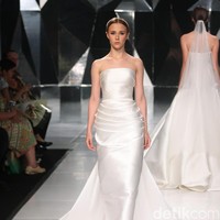 Koleksi terbaru Hian Tjen dengan mengusung tema A Fine Romance Bertempat di Ballroom Grand Hyatt hotel, Jakarta. [Foto: Mohammad Abduh/Wolipop]