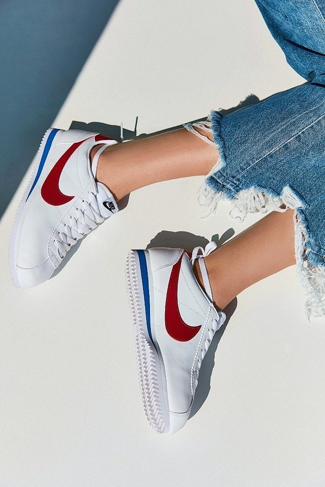 Sepatu klasik lain yang kembali populer di tahun ini adalah Nike Cortez. Dipopulerkan lagi oleh duta Nike Cortez, Bella Hadid, sneakers ini jadi barang yang wajib dimiliki, setuju? Dok. Ist.