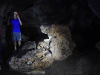 Konon dahulu ada wanita yang jadi batu di dalam gua (Kurnia/detikTravel)