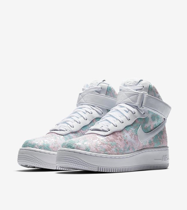 Nike Air Force 1 Summer Shine ini ternyata terinspirasi dari Cinderella, itulah kenapa warnanya cantik seperti ini. Dok. Ist.