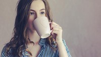 Sulit fokus terhadap sesuatu juga termasuk ciri-ciri orang yang kecanduan kopi. Terutama bagi sebagian orang yang sedang mengerjakan sesuatu, kopi menjadi doping bagi mereka untuk menyelesaikan tugasnya. Foto: Thinkstock