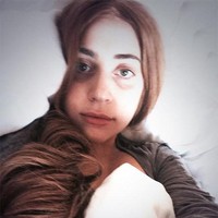 Kali ini, foto Lady Gaga tanpa makeup memperlihatkan dirinya yang lebih feminin. 