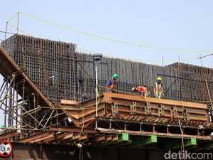 Dirut Jakpro Heran Beton LRT Jakarta Bisa Roboh