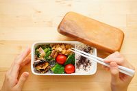 Keluar Kantor Beli Makan, Karyawan Ini Disuruh Minta Maaf di TV