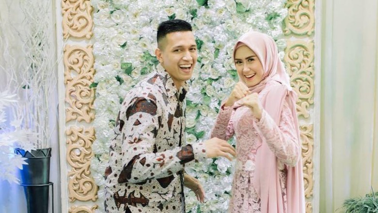 Babak Baru Asmara Galank Gunawan dan Juara Hijab Hunt 2017 Lia Karina Babak Baru Asmara Galank Gunawan dan Juara Hijab Hunt 2017 Lia Karina