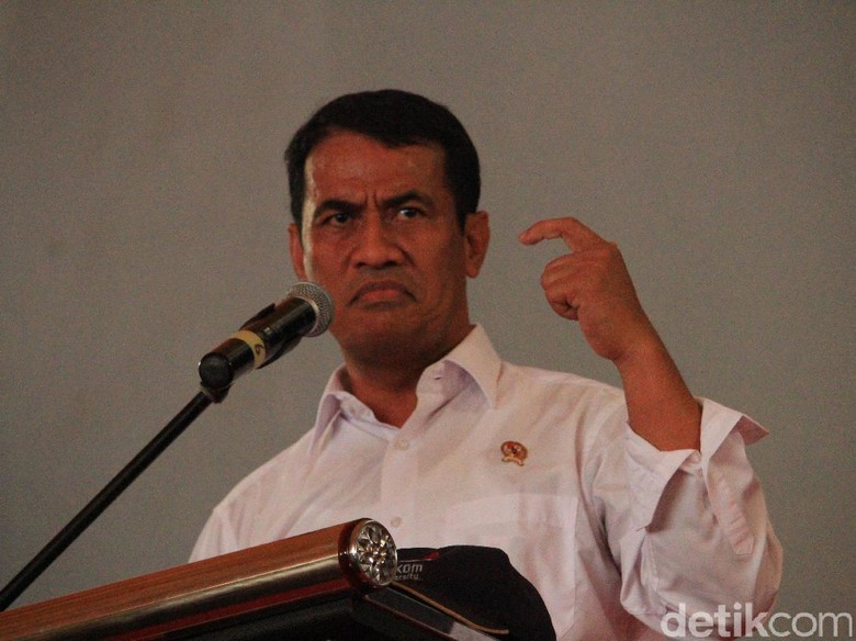Mentan Pecat Pegawai yang Terlibat Korupsi Dana Bantuan Petani Mentan Pecat Pegawai yang Terlibat Korupsi Dana Bantuan Petani