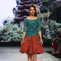 Koleksi terbaru dari Vera Anggraini dengan mengusung tema Merajut Nusantara yang bertempat di Ballroom Grand Hyatt hotel, Jakarta. [Foto: Mohammad Abduh/Wolipop]