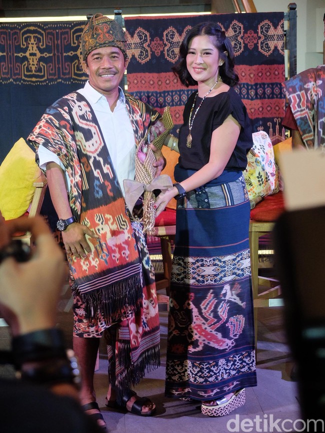 Seluruh keuntungan dari pameran dan penggalangan dana ini akan disumbangkan untuk pengadaan akses air bersih di Wairinding serta merenovasi rumah adat Prainantang, Sumba Timur. Pameran berlangsung pada 6-31 Agustus 2017 di Plaza Indonesia.  Foto: Daniel Ngantung/Wolipop