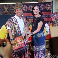 Seluruh keuntungan dari pameran dan penggalangan dana ini akan disumbangkan untuk pengadaan akses air bersih di Wairinding serta merenovasi rumah adat Prainantang, Sumba Timur. Pameran berlangsung pada 6-31 Agustus 2017 di Plaza Indonesia.  Foto: Daniel Ngantung/Wolipop