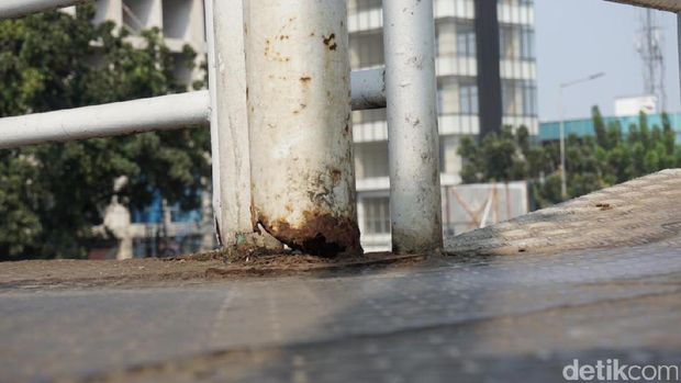 Kondisi JPO Tegalan di Matraman.