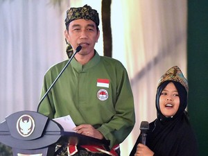 Khofifah Siap Pamit ke Pilgub Jatim, Jokowi: Belum Ketemu Saya