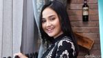 Senyum Manis Syifa Hadju