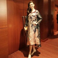 Raline Shah memakai batik print dari Biyan saat menghadiri premier filmnya Surga Yang Tak Dirindukan 2. (Foto: Dok. Instagram Raline Shah)
