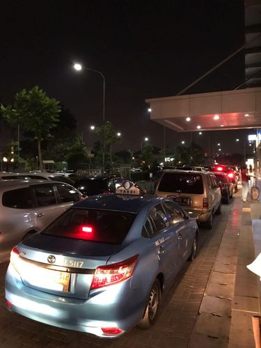 Kondisi parkiran di ground yang dikeluhkan oleh penghuni Apartemen Green Pramuka