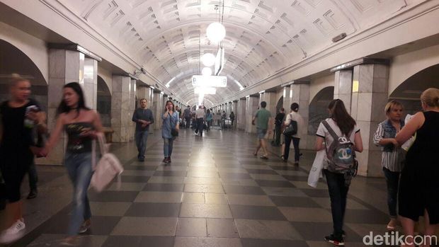 Stasiunnya cukup sibuk (Novi/detikTravel)