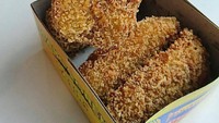Disebut Pisang Goreng Pasir karena dilapisi tepung panir kasar hingga bentuknya mirip pasir pantai. Pisang goreng pasir buatan Pisangku ini renyah di luar, manis dan empuk di dalam. (Foto: Istimewa)