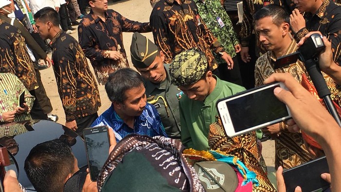 Berpakaian ala Pendekar, Jokowi Buka Lomba Silat Antar-remaja