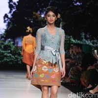 Koleksi terbaru dari Vera Anggraini dengan mengusung tema Merajut Nusantara yang bertempat di Ballroom Grand Hyatt hotel, Jakarta. [Foto: Mohammad Abduh/Wolipop]