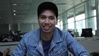 Rayi Putra menggandeng Raisa, Dian Sastrowardoyo, Andien Aisyah, Bunga Citra Lestari, Hannah Al Rasyid, Ayla Dimitri, dr. Mesty Ariotedjo, hingga sang istri, Dilla Hadju. Foto: Asep Syaifullah