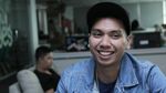 Senyum Rayi Putra Gandeng 22 Wanita Cantik Indonesia di Klip Baru