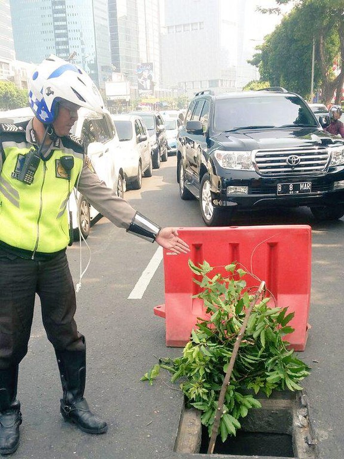 Tutup Gorong-gorong di Depan Balai Kartini Hilang