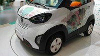 Semua varian mobil juga ada sensor parkir dan sistem pendeteksi pejalan kaki ala mobil mewah. Foto: Baojun dan CarNewsChina