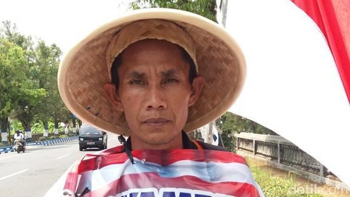 Warga Wonosobo, Mahmudin Jalan Kaki ke Jakarta Ingin Bertemu Jokowi