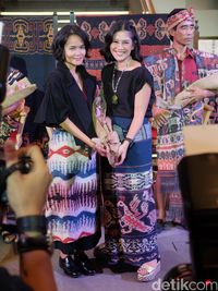 Dian Sastrowardoyo Ungkap 7 Alasan Tenun Ikat Sumba Cocok untuk Millennials