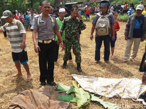 Boncengan Tiga, Satu Keluarga Tewas Tertabrak KA Sritanjung