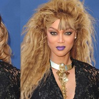 Foto Tyra Banks pun ikut diedit rambutnya bergaya 80-an.