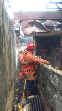Penanganan kebakaran di Matraman