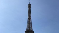 Foto: Traveling ke Paris tak lengkap tanpa mampir ke Menara Eiffel. Menara ikonik yang tingginya mencapai 300 meter (Ahmad Toriq/detikTravel)