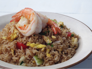 Warga Rusia Berburu Nasi Goreng dan Sate Ayam