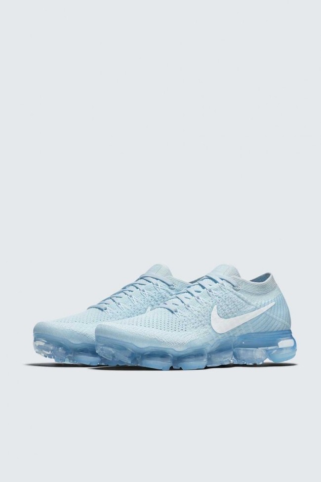 Sneakers Nike VaporMax kini tengah jadi incaran fashionista dunia. Ditambah warna birunya yang cantik, sulit untuk menolaknya. Dok. Ist.