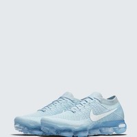 Sneakers Nike VaporMax kini tengah jadi incaran fashionista dunia. Ditambah warna birunya yang cantik, sulit untuk menolaknya. Dok. Ist.