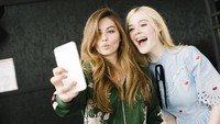 Posenya bersama Elle Fanning, wah makin jatuh hati ya? Gareth Cattermole/Getty Images for LOreal Paris/detikFoto.