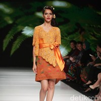 Koleksi terbaru dari Vera Anggraini dengan mengusung tema Merajut Nusantara yang bertempat di Ballroom Grand Hyatt hotel, Jakarta. [Foto: Mohammad Abduh/Wolipop]