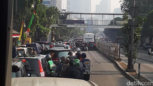 Macet di Jalur Mampang-Kuningan