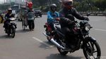 Foto: Bahaya! Aksi Lawan Arus Pemotor di Matraman