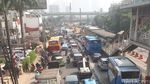 Stuck, Begini Penampakan Macet Mampang-Kuningan yang Makin Parah