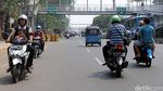 Foto: Bahaya! Aksi Lawan Arus Pemotor di Matraman
