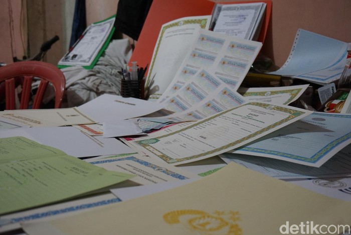 Polisi Gerebek Rumah Percetakan Sertifikat Palsu di Tambora (Arief-detikcom)
