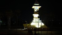 Dari data-data detikcom, pada awalnya, Jembatan Kukar memiliki konstruksi berupa jembatan gantung dan diresmikan penggunaannya pada tahun 2001 silam. Berbentuk demikian, banyak yang menyebutnya menyerupai Golden Gate di San Fransisco, Amerika Serikat (Masaul/detikTravel)