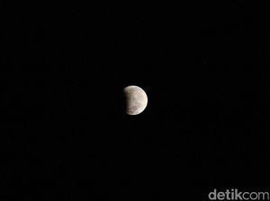 Penampakan Fase Gerhana Bulan Sebagian di Kabupaten Bandung