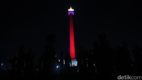 Sorot lampu tersebut bakal menghiasi Monas hingga 8 Agustus 2017 mendatang.
