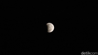 Keindahan Gerhana Bulan Parsial Hiasi Instagram