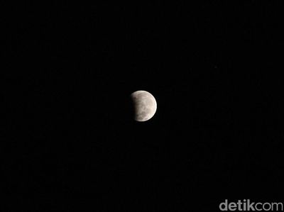 Keindahan Gerhana Bulan Parsial Hiasi Instagram