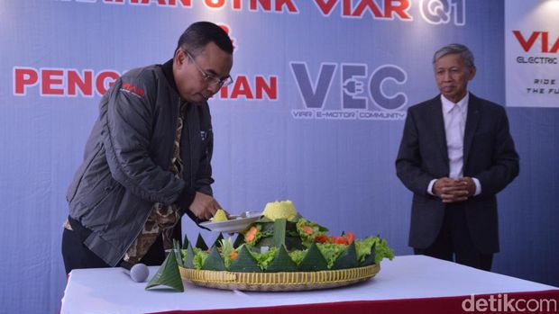Motor Listrik Pertama di Indonesia Dikirim ke Tangan Konsumen